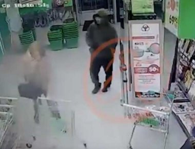 Αγία Πετρούπολη: Η στιγμή που ο δράστης αφήνει την βόμβα μέσα στο σουπερμάρκετ (βίντεο)